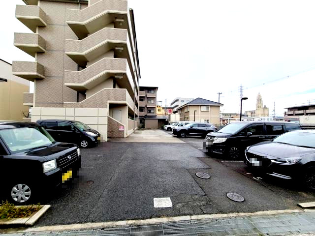 グレイスコート深井の駐車場