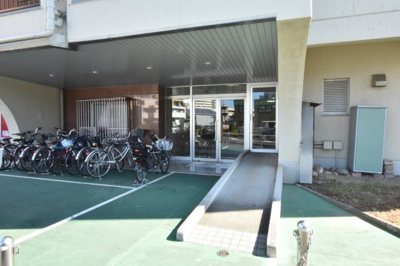 【エントランス】 | スカイラーク蕨 | 落ち着いたエントランスです