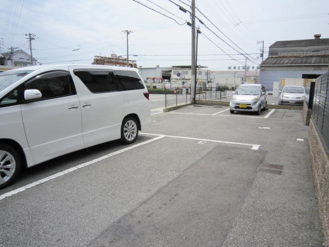 ボヌールの駐車場