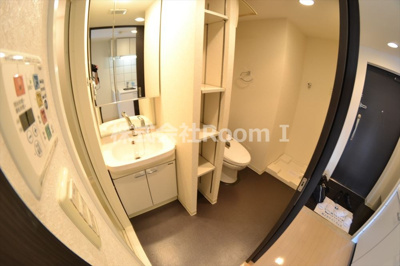 【洗面所】 | アーバンフラッツ上町 | 忙しい朝には欠かせない洗面所です