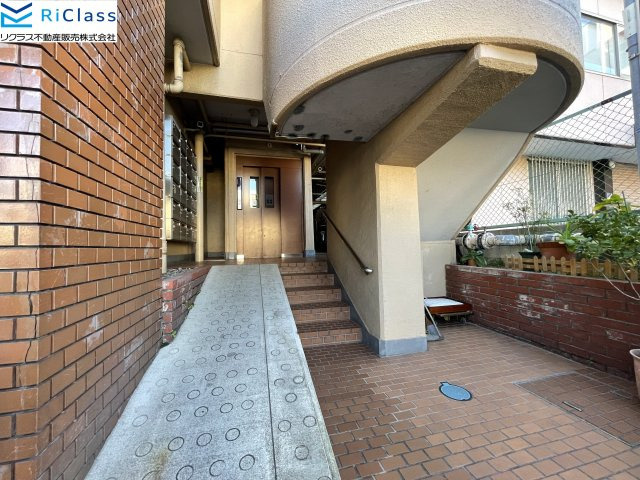 サンハイツ神戸ウエストのエントランス|建物の内部です