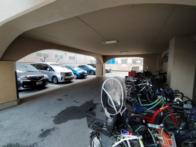 ハイマートニュー関目の駐車場|マンション敷地内には、平面駐車場がございます。
※空状況は都度確認ください。