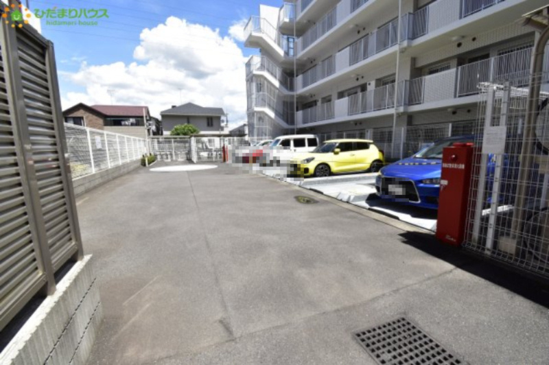 ルネサンス上尾の駐車場