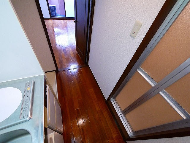 シティパレス富雄北の玄関|収納もある玄関です