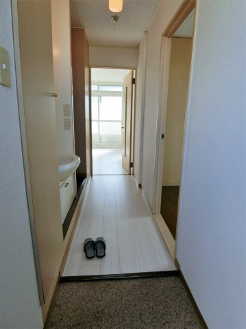 アークBの玄関