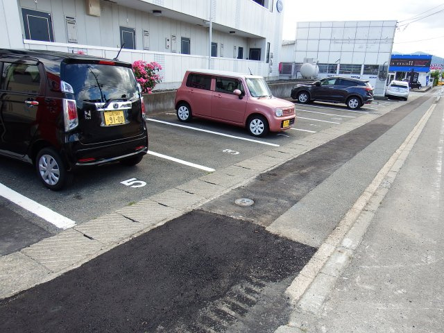 アンジェラの駐車場