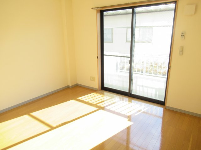 アンジェラの洋室