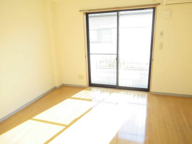 アンジェラの洋室