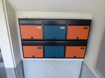 【その他共用部分】 | みどり | カラフルな郵便受け。ダイヤルロックなので解錠・施錠かんたん。