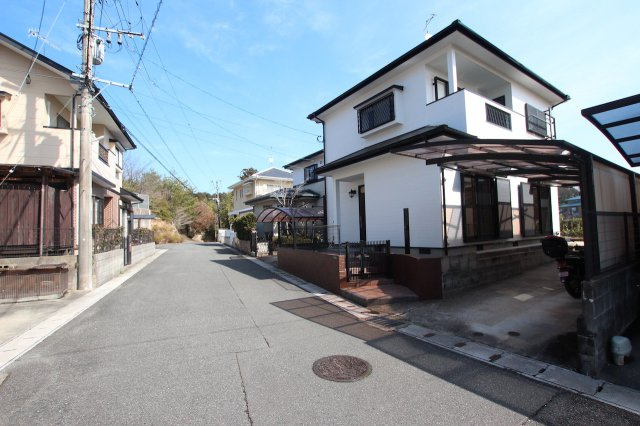 塔原西３丁目戸建ての前面道路含む現地写真