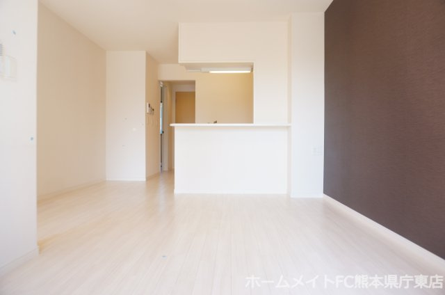 熊本市中央区出水８丁目のアパートの居間・リビング