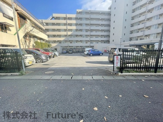 メゾンパーク南八潮の駐車場|敷地内駐車場完備！