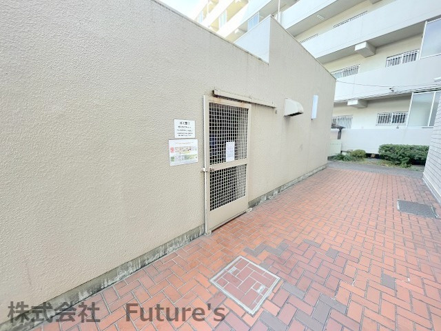 メゾンパーク南八潮のその他共用部分|敷地内にゴミ捨て場があります。