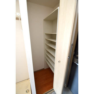 【玄関】 | 陽だまりハイツ2000　B | 玄関横収納