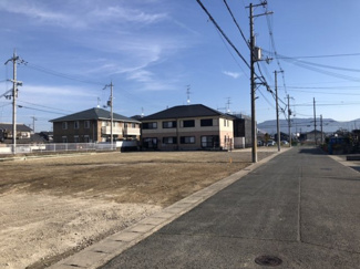 【前面道路含む現地写真】