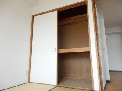 アムール五条の収納|押入れ