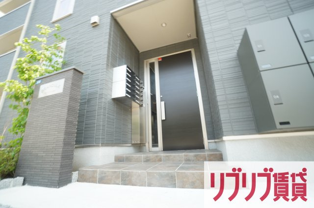 グランデュール春日のエントランス