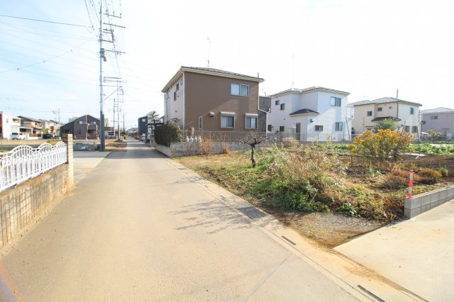 川越市鯨井　建築条件なし売地　東武東上線『霞ヶ関駅』徒歩15分　【上戸小学区】の前面道路含む現地写真