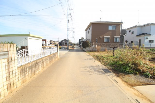 川越市鯨井　建築条件なし売地　東武東上線『霞ヶ関駅』徒歩15分　【上戸小学区】の前面道路含む現地写真