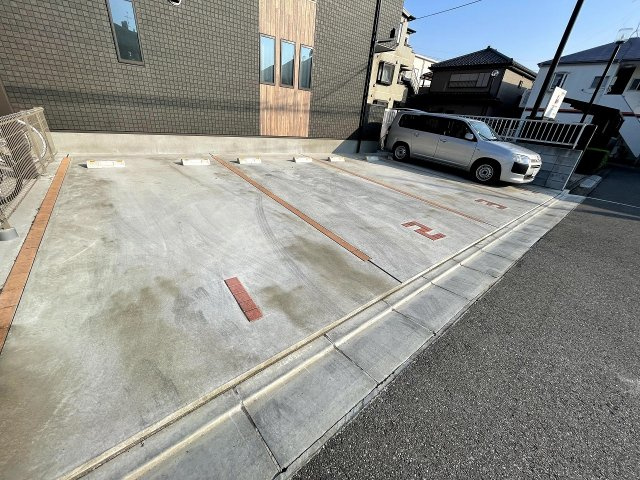 ファビュラス・ヴェルムの駐車場