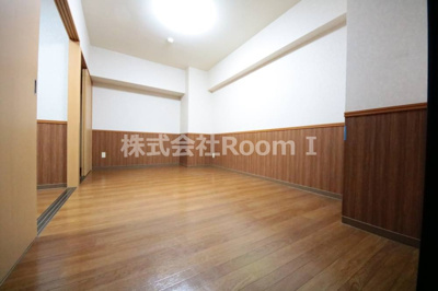 【寝室】 | アーバンステージ安堂寺Ⅰ | 広くて明るい寝室