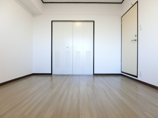 ヴィハーラ仲本の子供部屋|別部屋の類似写真