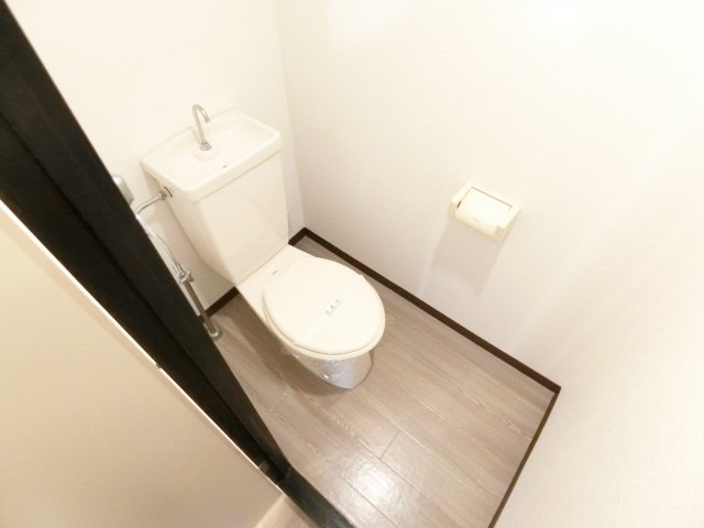 ヴィハーラ仲本のトイレ|別部屋の類似写真
