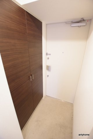 エステムコート新大阪11リンクス　仲介手数料無料の玄関