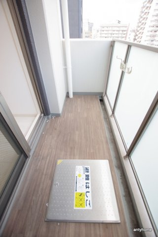 エステムコート新大阪11リンクス　仲介手数料無料のバルコニー