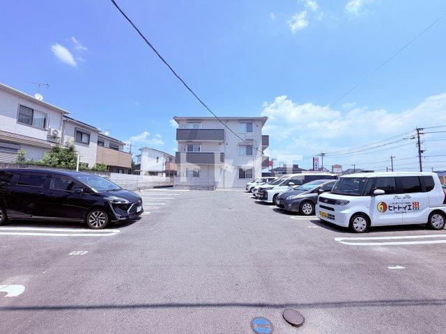 D-room ホワイトフォレストの駐車場