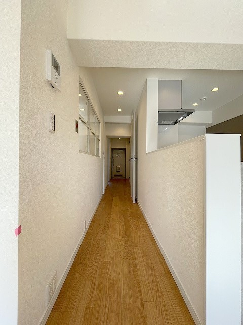 新松戸西パークハウス　E棟のその他共用部分|動きやすい廊下です。