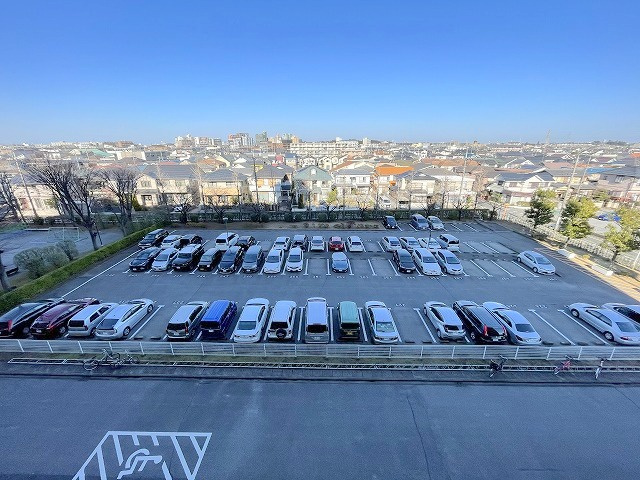 新松戸西パークハウス　E棟の駐車場|敷地内駐車場です。