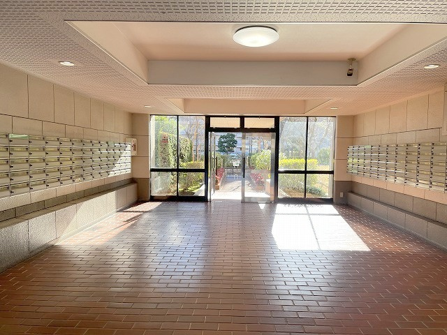 新松戸西パークハウス　E棟のエントランス|広く綺麗なエントランスです。