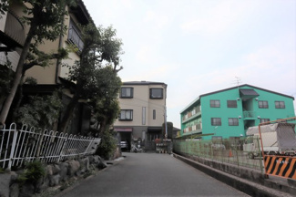 【前面道路含む現地写真】