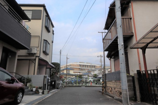 【前面道路含む現地写真】