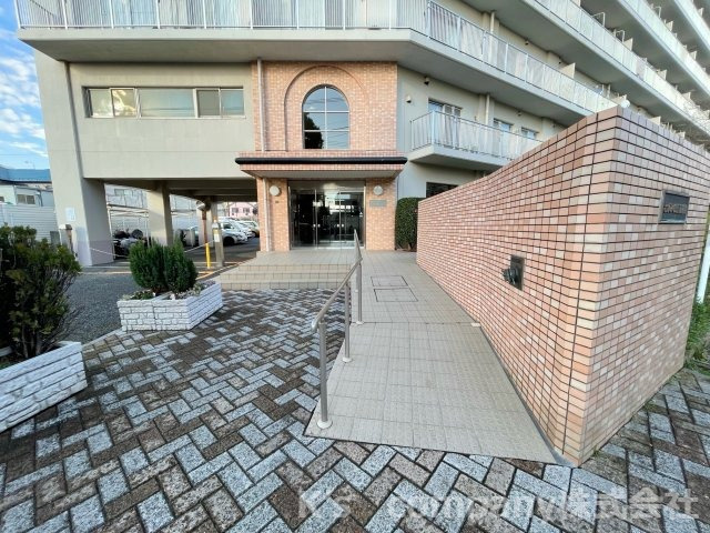 さがみのパークハイツ　中古マンションのエントランス|エントランス・スロープ付き