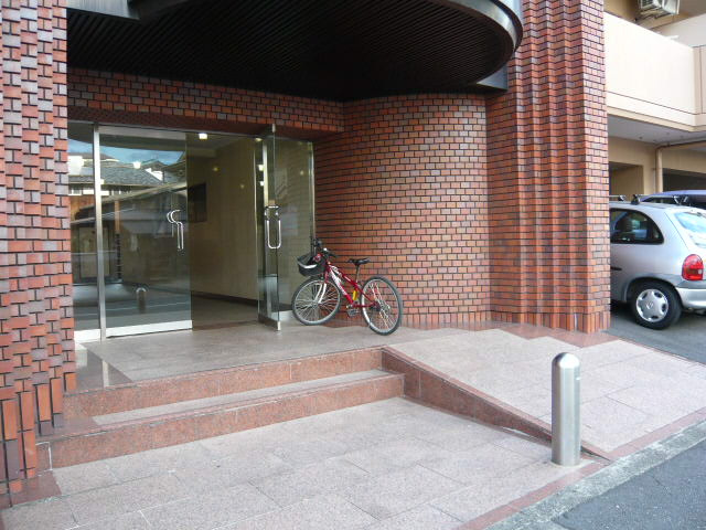 エトワール長岡京のエントランス