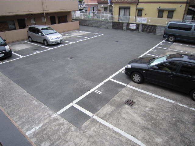 エトワール長岡京の駐車場