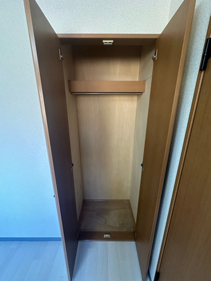 【玄関】 | ライリッヒ・フーガ | 玄関には上下タイプのシューズボックス付き！間のスペースは飾り棚や小物置き場として活用できます♪