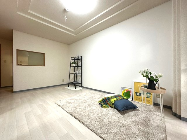 【居間・リビング】 | ライリッヒ・フーガ | 南向きリビングダイニングキッチン12.1帖☆女性に人気なカウンターキッチンです！お話しながら料理ができるってうれしい♪