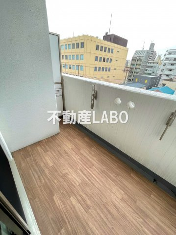 アドバンス大阪ルーチェのバルコニー