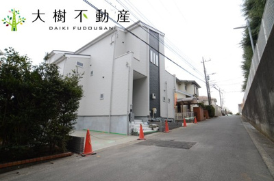 【前面道路含む現地写真】 | 海老名市上今泉５丁目　新築戸建て　全１棟　【仲介手数料無料】 | □■当社なら諸費用を最大限削減できます■□
※令和4年2月上旬現在の現地