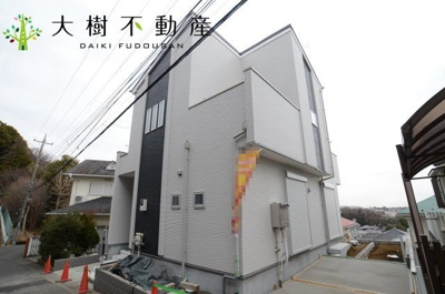 【外観】 | 海老名市上今泉５丁目　新築戸建て　全１棟　【仲介手数料無料】 | ※令和4年2月上旬現在の現地