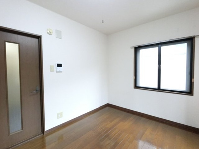 【洋室】 | ユニヴァービレッジ９６