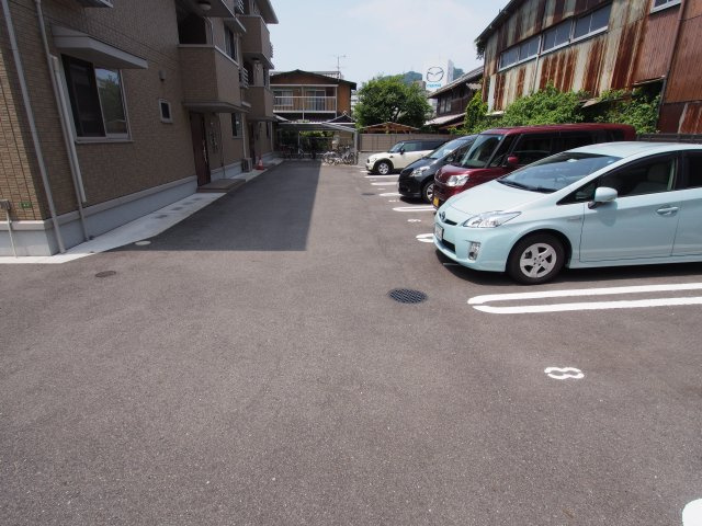 ゴールデン エコーの駐車場