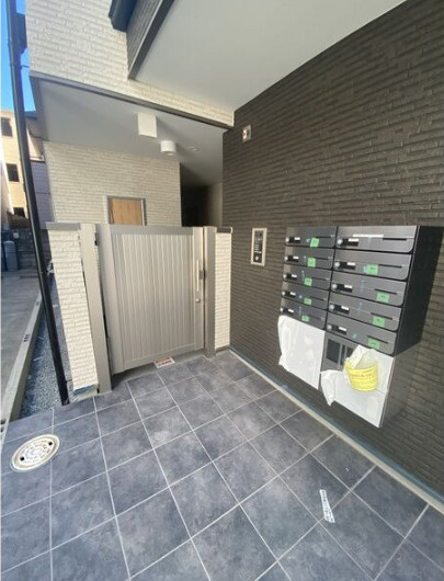 ジーメゾン明石魚住１のエントランス