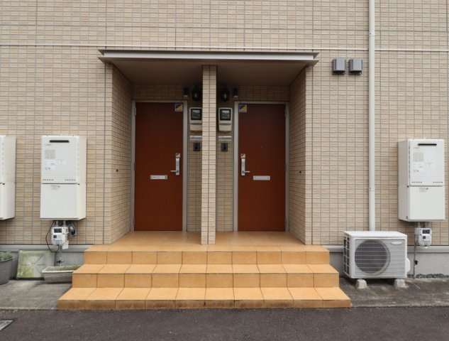 熊本市東区戸島７丁目のアパートのエントランス