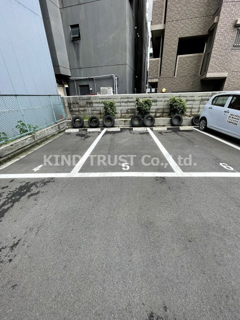 老松コープの駐車場