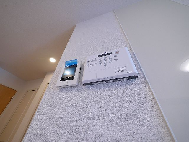 クラール北永井Ａのセキュリティ|お顔が見えるモニター付きインターホンで安心。