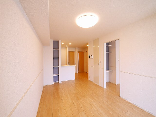 クラール北永井Ａの居間・リビング|ゆったりとしたリビングです